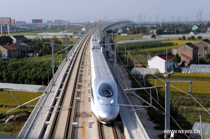 Началась  официальная эксплуатация скоростной железной дороги Шанхай - Ханчжоу.